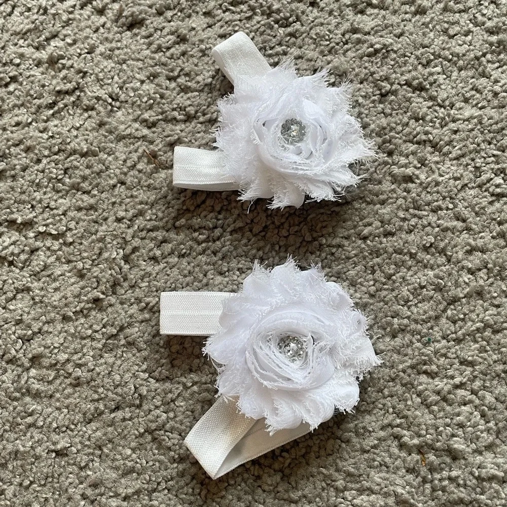 Miugle Baby Shabby Chic White Flower Barefoot Sandals NWOT
